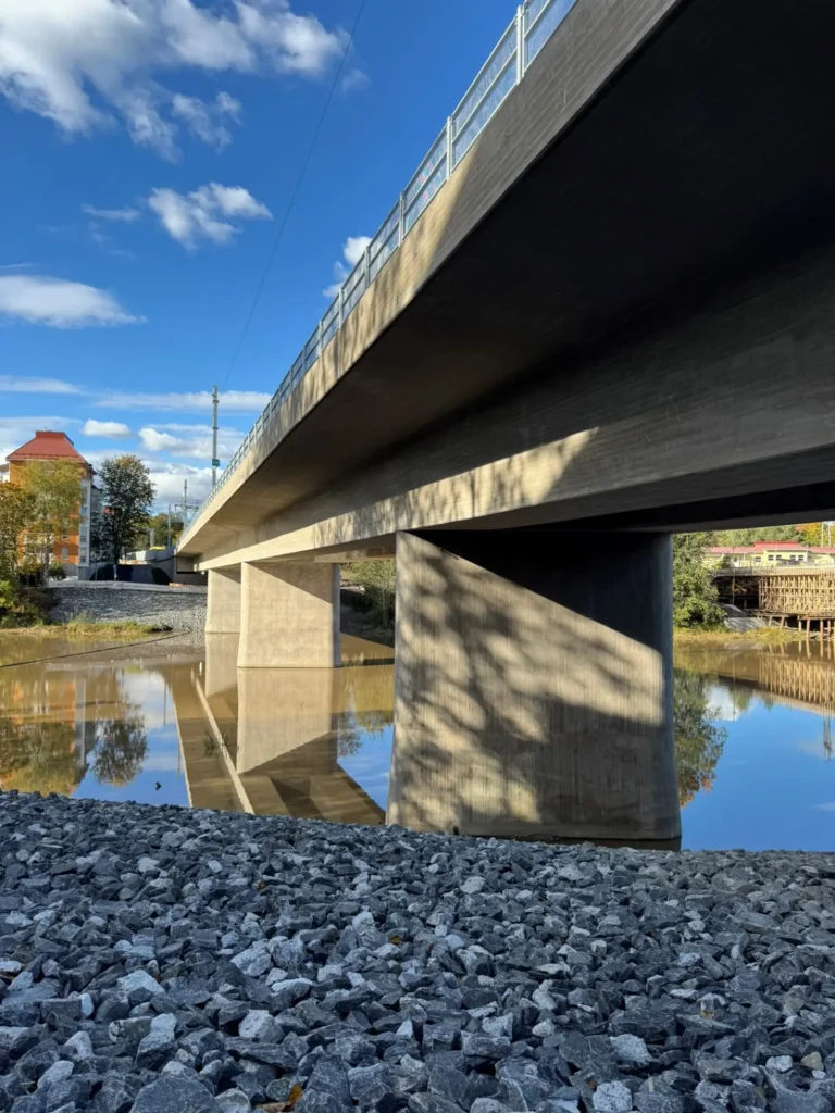 Aurajoen uusi ratasilta